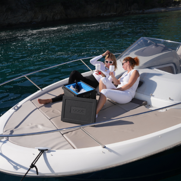 Kühlbox auf dem Meer