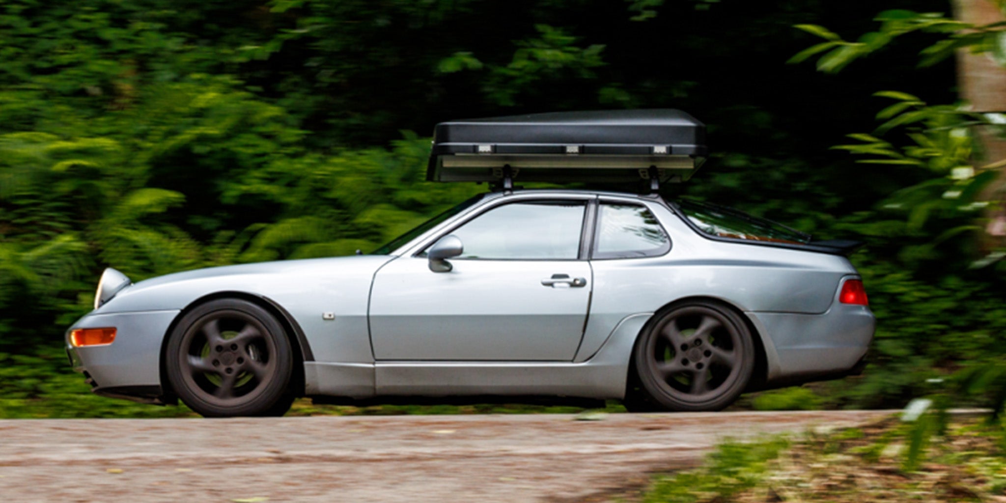 Mit dem Porsche 968 und Dachzelt durch Cornwall – Ein Abenteuer auf vier Rädern